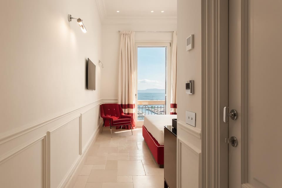 Bed, Natural landscape, Photo of the whole room, Bedroom, Sea view, air conditioner
