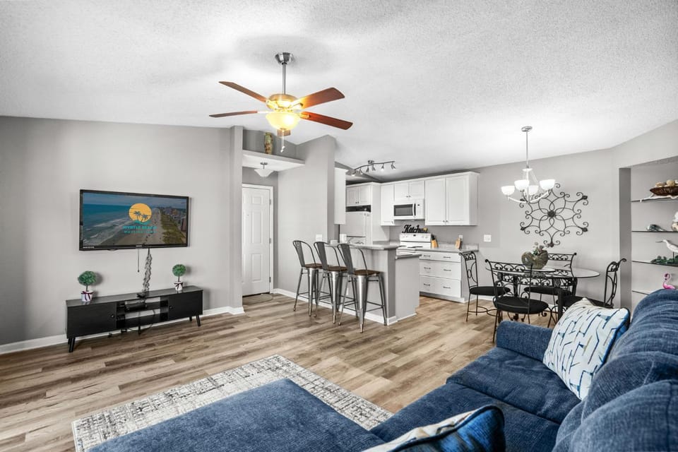 Southbridge Unit J - Pond View House in Garden City