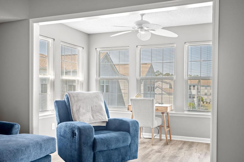Southbridge Unit J - Pond View House in Garden City