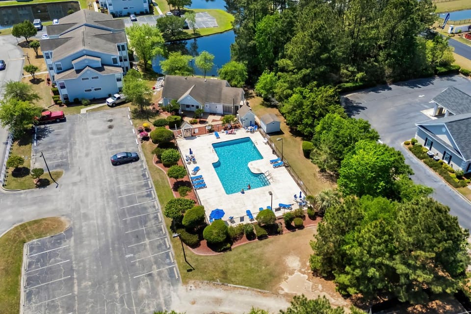 Southbridge Unit J - Pond View House in Garden City