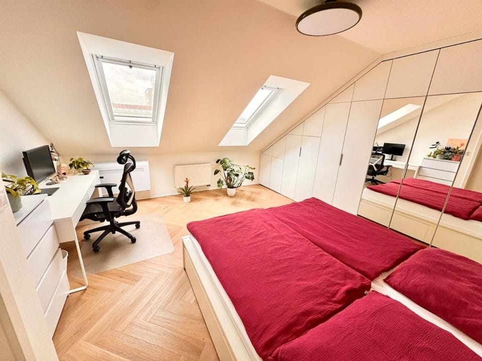 Center Flat With View - Kitchen, AC, Netflix Apartment in Brno