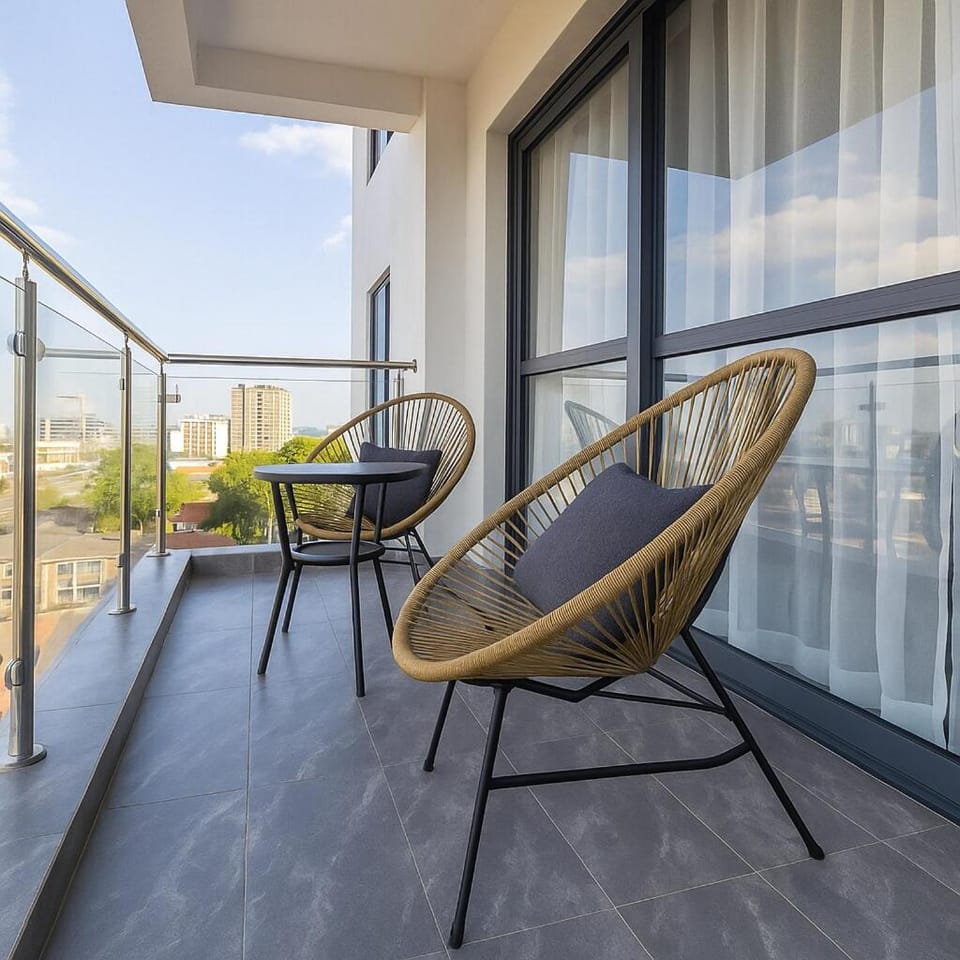 Modern 3BR Westlands, Balcony Views, Gym, Pool Apartment in Nairobi County