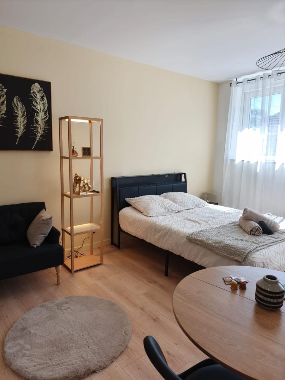 Bed, Photo of the whole room, Bedroom