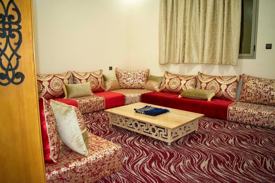 Bed, Living room, Photo of the whole room, Seating area, Bedroom
