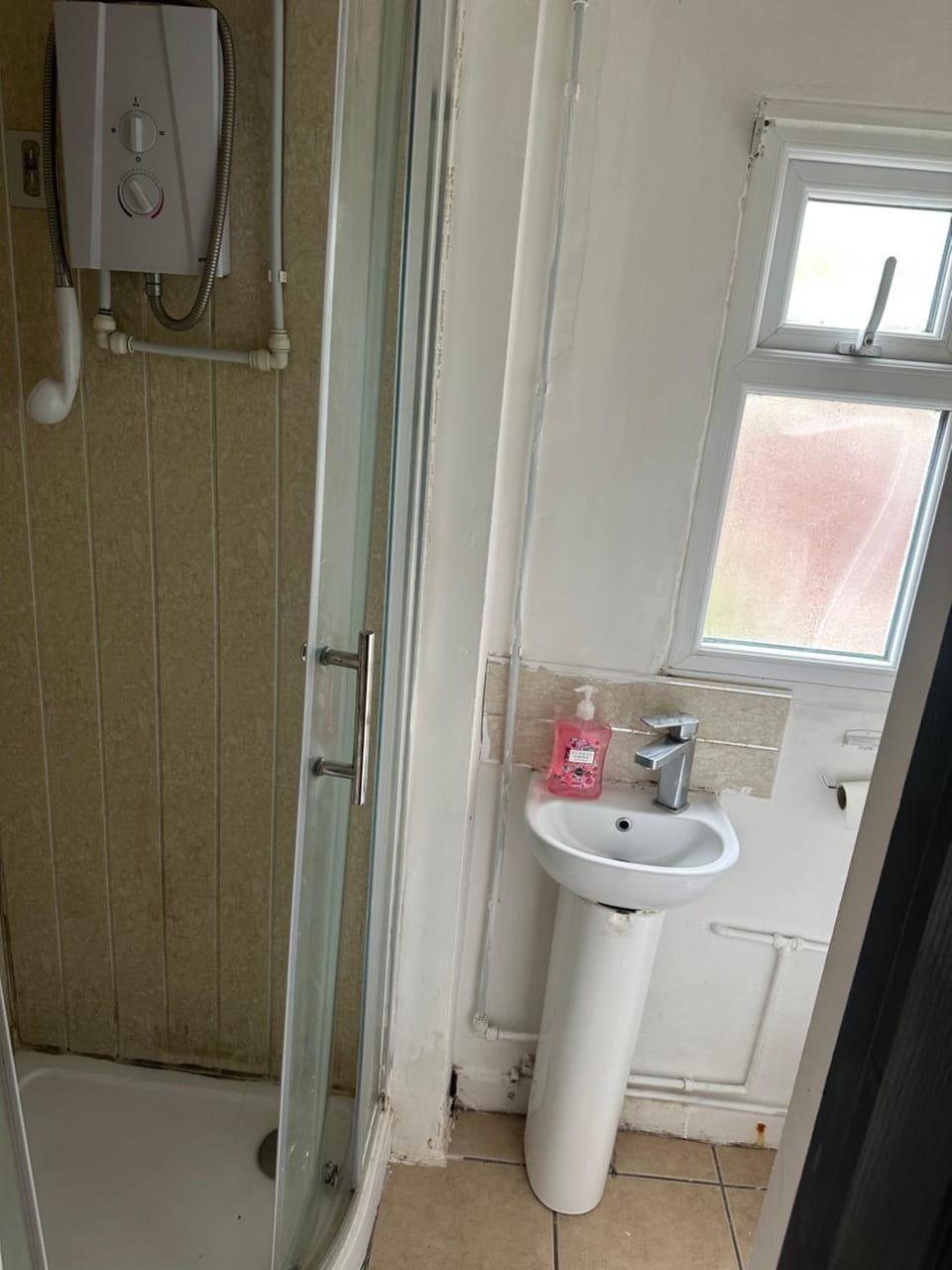 Quiet room 5 Bed and Breakfast in Coventry