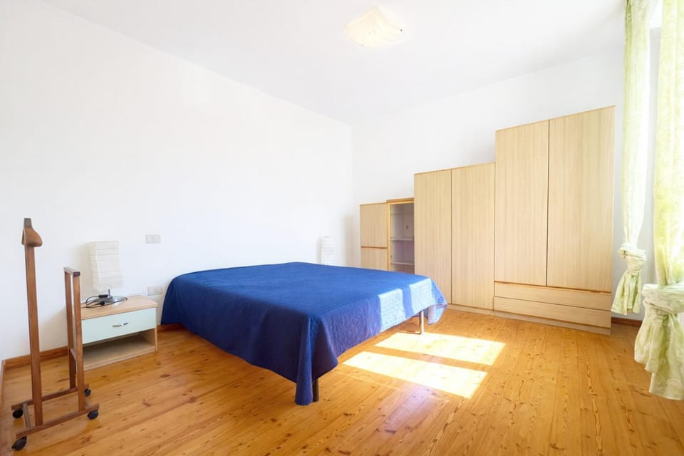 Bed, Photo of the whole room, Bedroom, locker