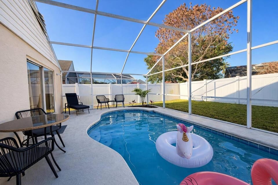 Entire Home Poolside Escape Near Disney House in Kissimmee