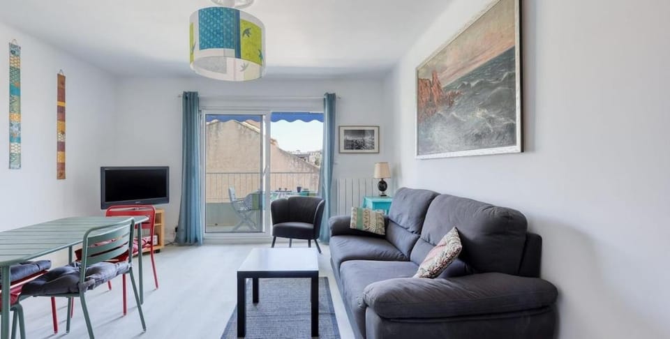 Communal lounge/ TV room, TV and multimedia, Living room, Seating area, Dining area