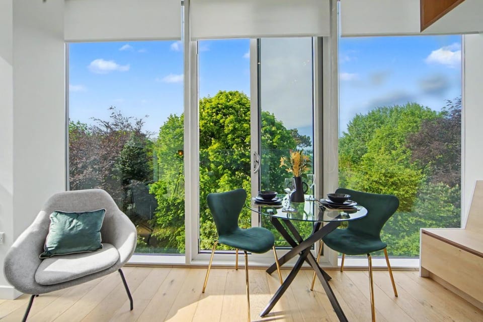 Natural landscape, Garden, View (from property/room), Living room, Seating area, Dining area, Garden view