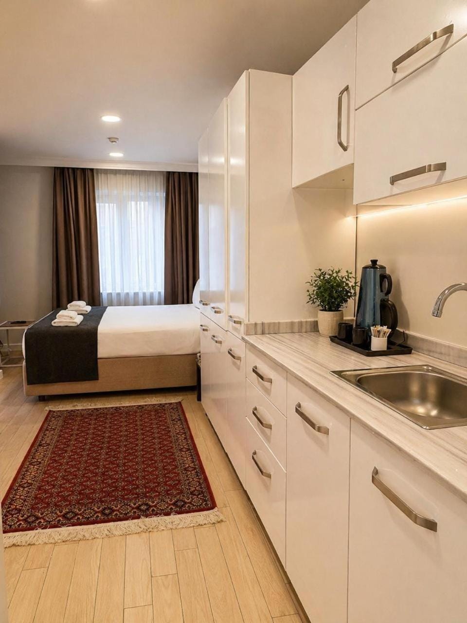 Kitchen or kitchenette, Bedroom