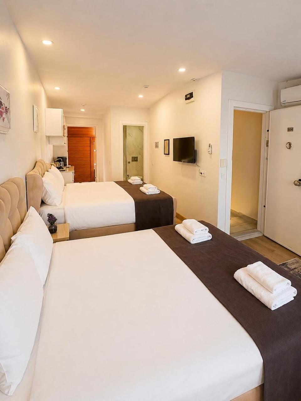 Communal lounge/ TV room, TV and multimedia, Photo of the whole room, Bedroom, towels