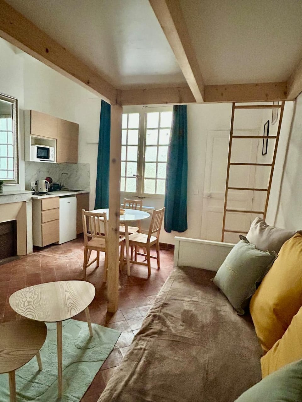 Photo of the whole room