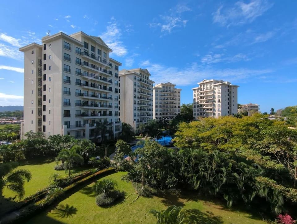 Jaco Bay Luxury Apt, 5 min to Beach, Amazing pool Apartment in Jaco