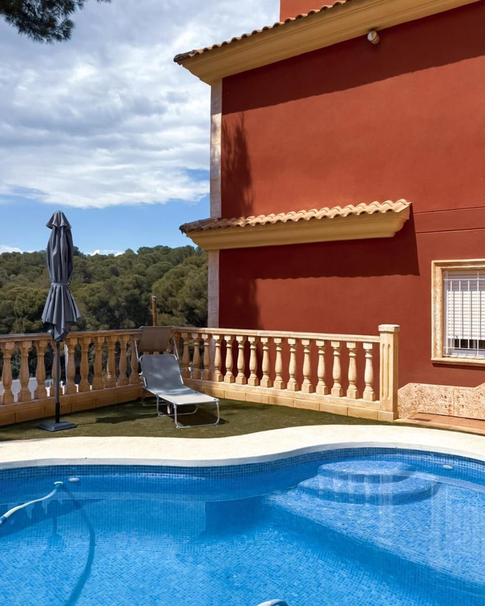 View (from property/room), Mountain view, Swimming pool, sunbed