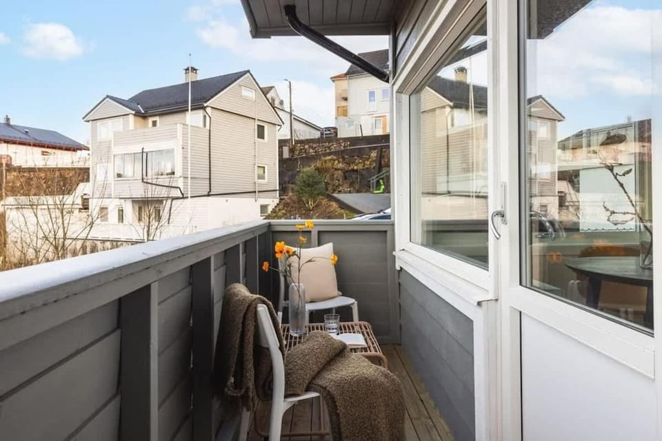 KS71 - 1BR Balcony and Seaview Apartment in Bergen
