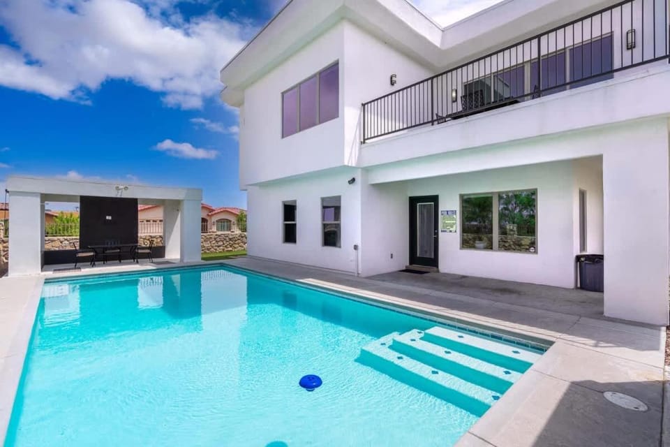 Mountain View Pool House Villa House in El Paso