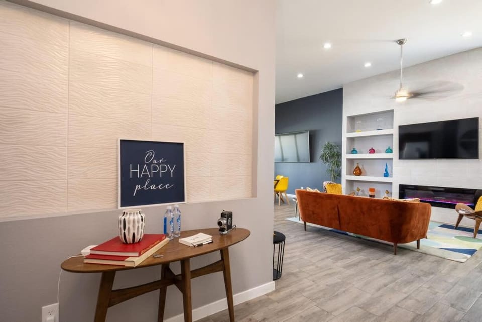 Midcentury Modern Oasis 4 Bed 3 and a Half Bath Villa House in El Paso