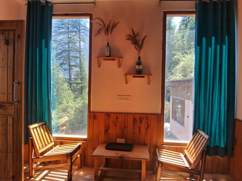 Day, Living room, Seating area, Dining area, Bedroom, Breakfast