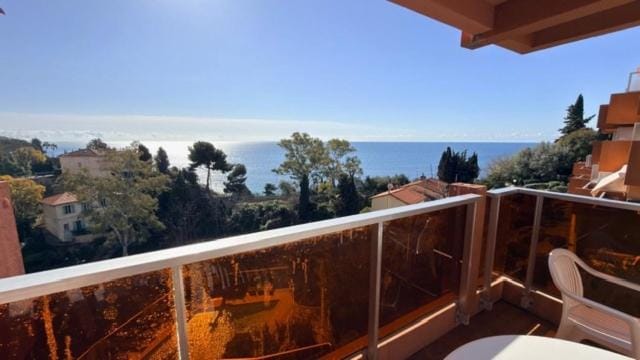 Appartement vue mer Apartment in Roquebrune-Cap-Martin