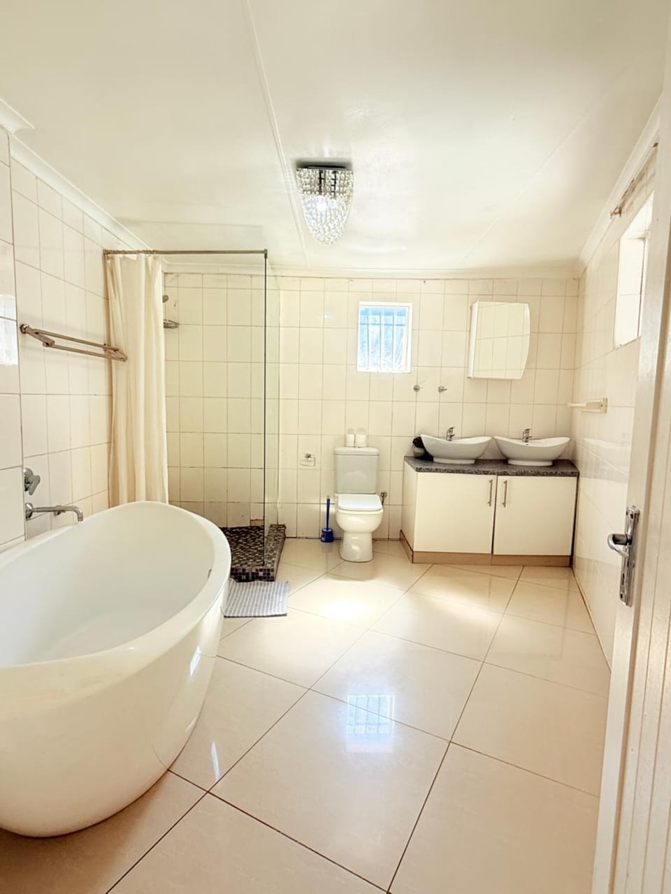 Shower, Toilet, Bathroom, Bath, towels