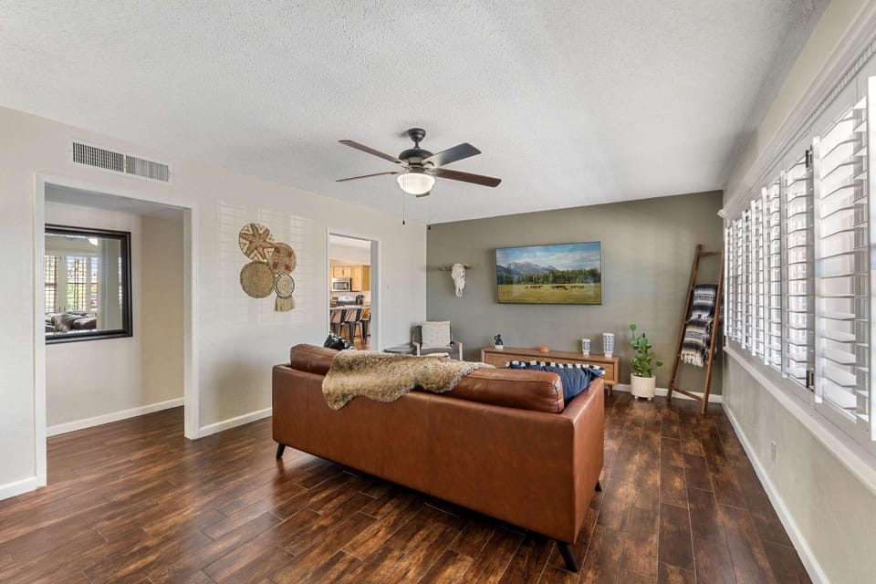 Southwestern Modern 4 Bedroom House in El Paso