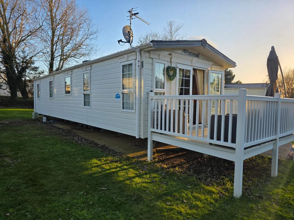 Westwood Hide Away House in Allhallows