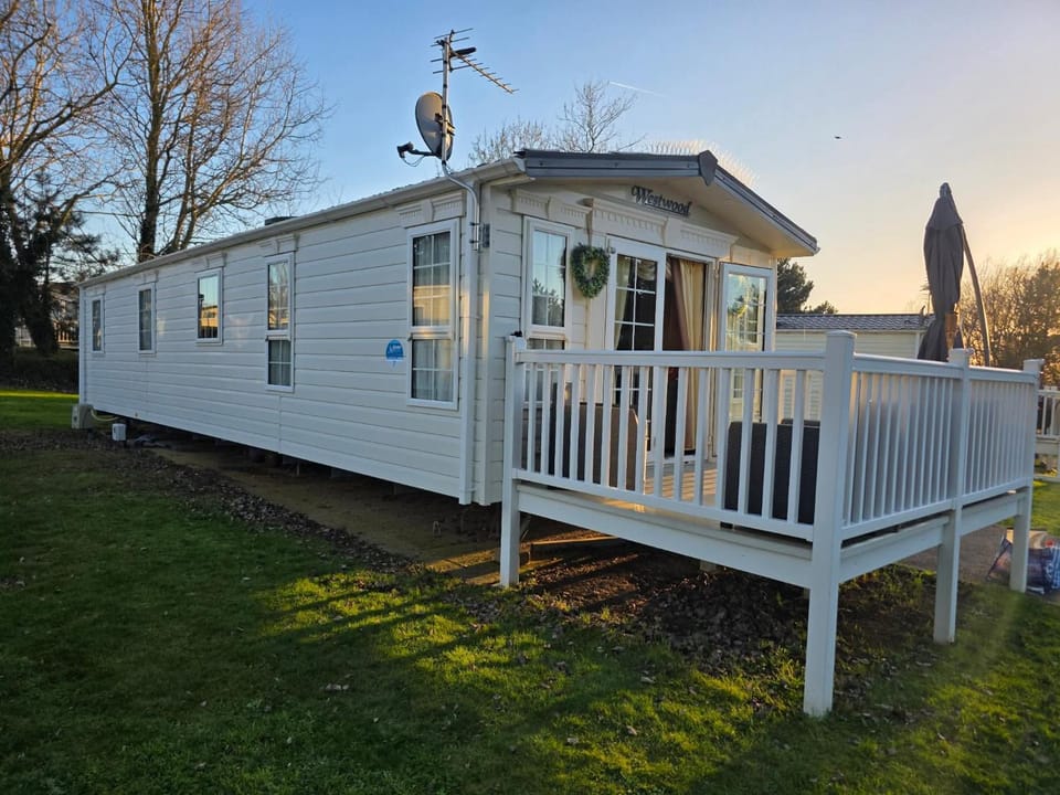 Westwood Hide Away House in Allhallows
