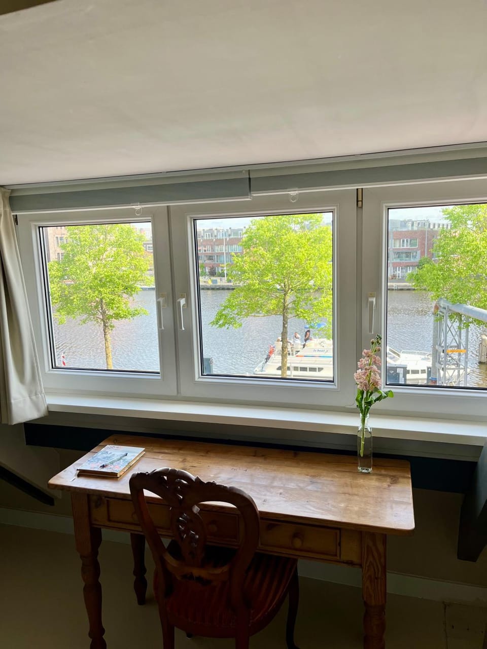 Private attic room with workspace & water view Bed and Breakfast in Haarlem