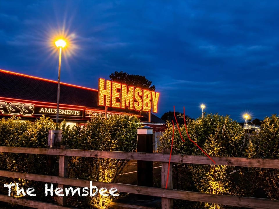 Nearby landmark, Night, Logo/Certificate/Sign, Street view