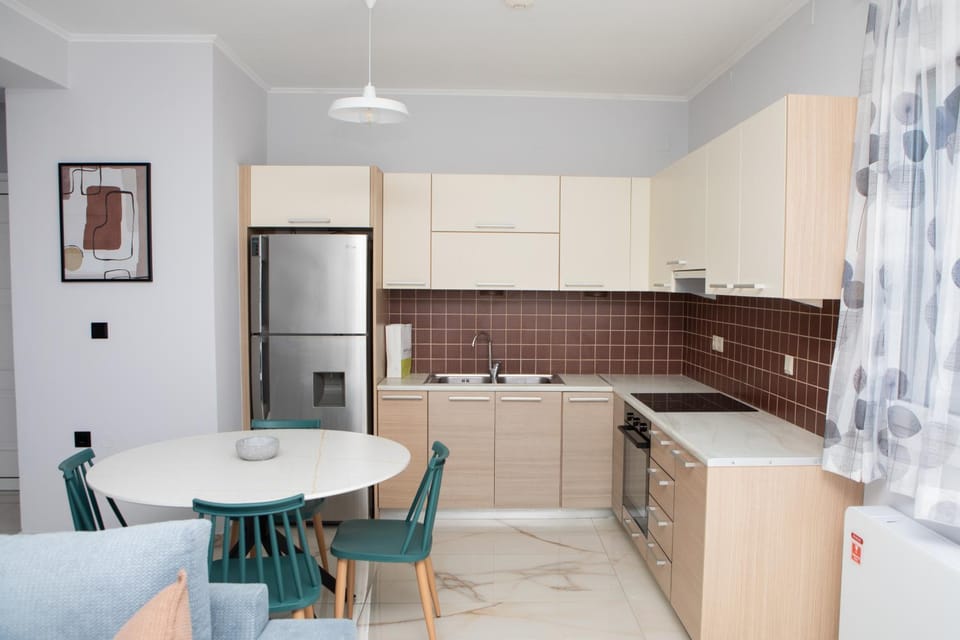 Dining area, kitchen