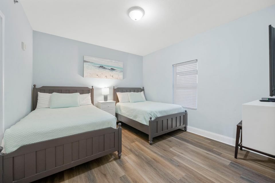 3BR plus Bunks! Resort! Free Beach Chair Service! by Dolce Vita Getaways Apartment in Long Beach