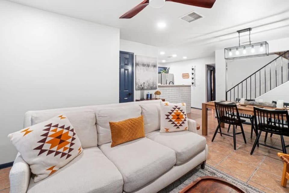 Modern Farmhouse 3BR Near Fort Bliss Apartment in El Paso