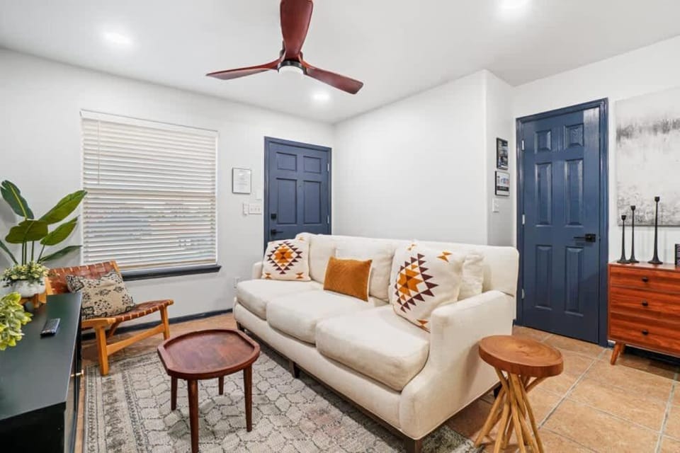 Modern Farmhouse 3BR Near Fort Bliss Apartment in El Paso