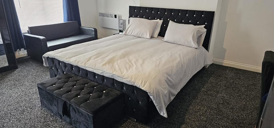 Liv's place Apartment hotel in Oldbury