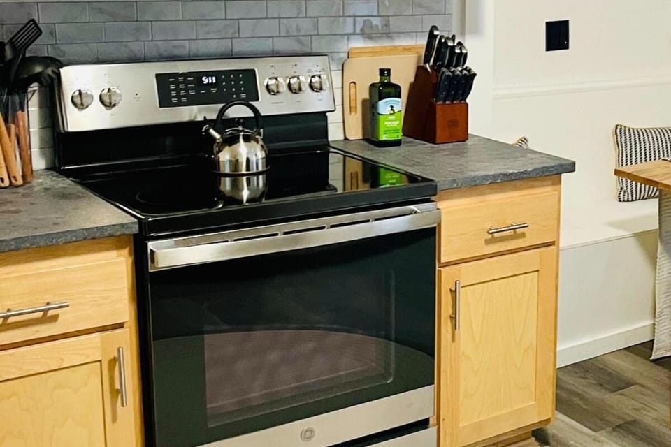 Cozy Two Bedroom on Munjoy Hill Apartment in Portland