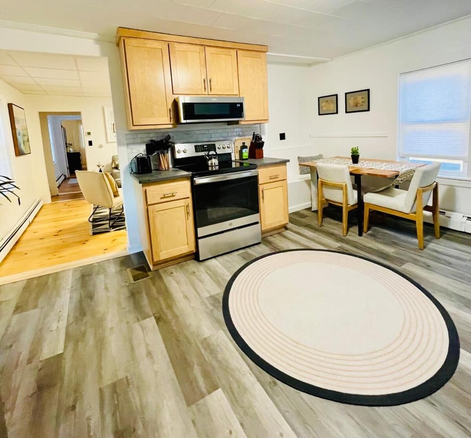 Cozy Two Bedroom on Munjoy Hill Apartment in Portland
