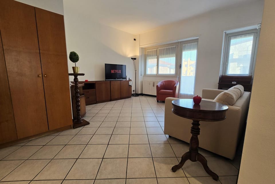 TV and multimedia, Living room, Seating area, internet