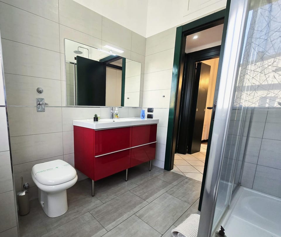 Shower, Toilet, Bathroom, bidet, towels