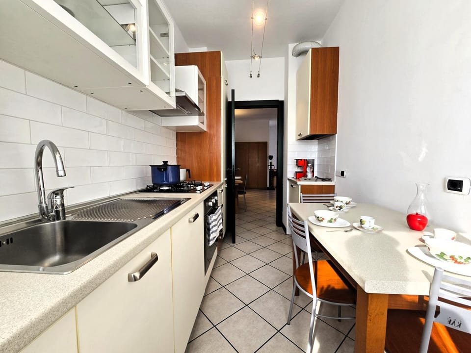 Kitchen or kitchenette, Dining area, dishwasher, oven, stove
