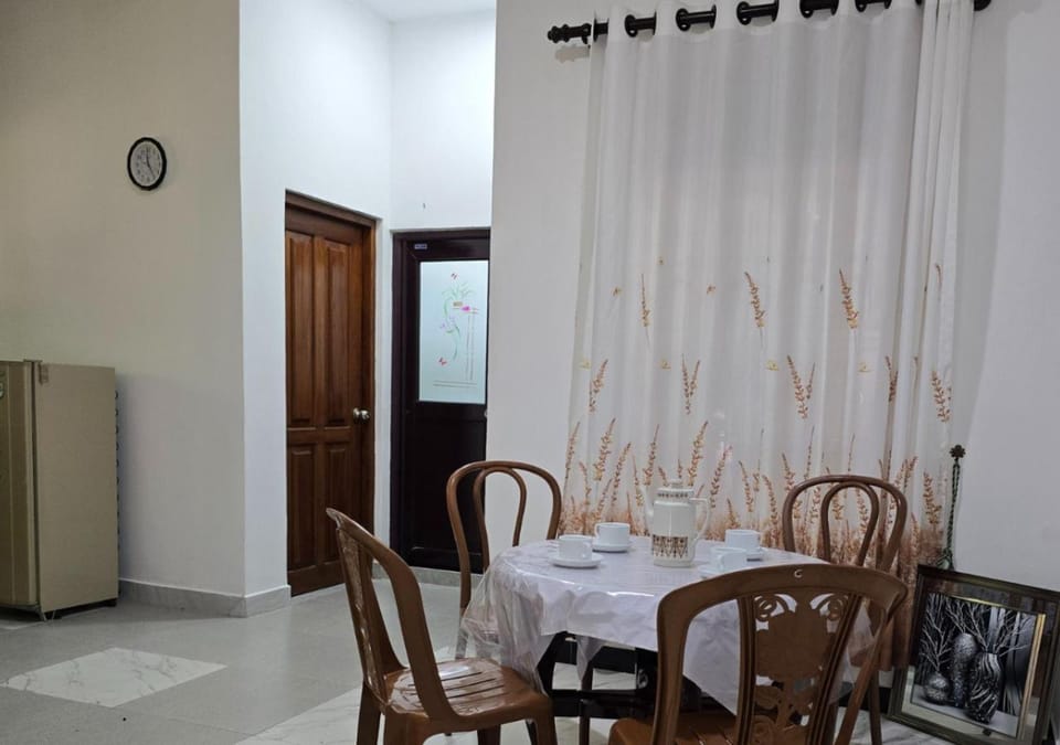Living room, Dining area, Breakfast
