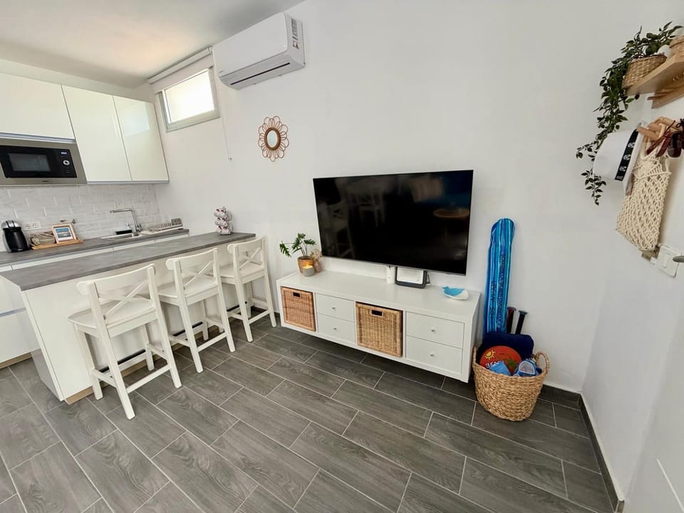 TV and multimedia, Living room, air conditioner