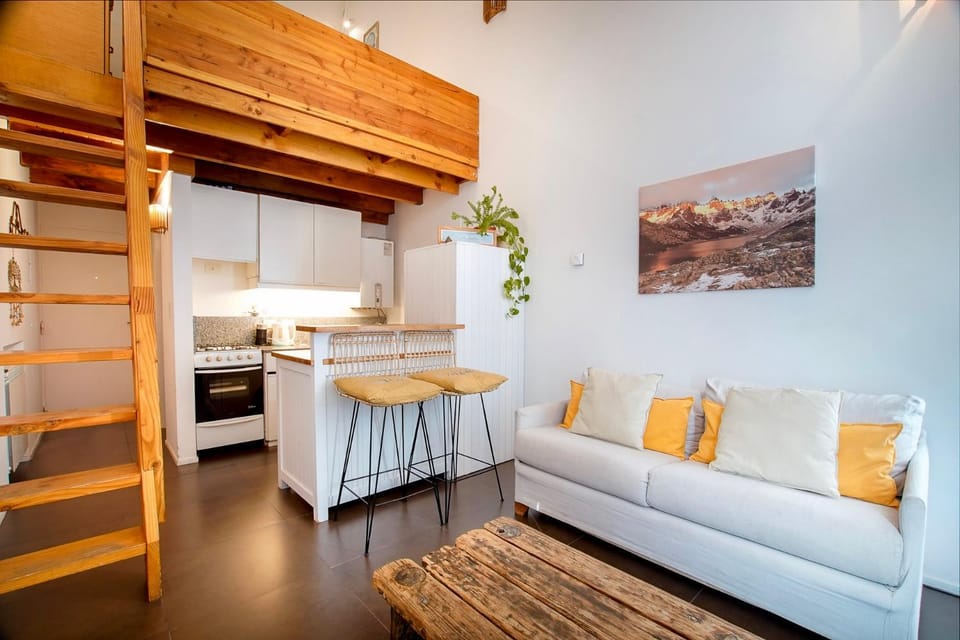 Bed, Kitchen or kitchenette, Living room, Photo of the whole room, Seating area, Dining area, Bedroom, pet friendly
