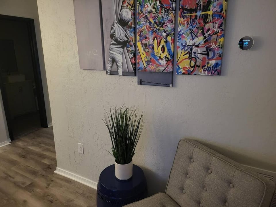 Beautiful Contemporary Suite #14 Apartment in Lawton