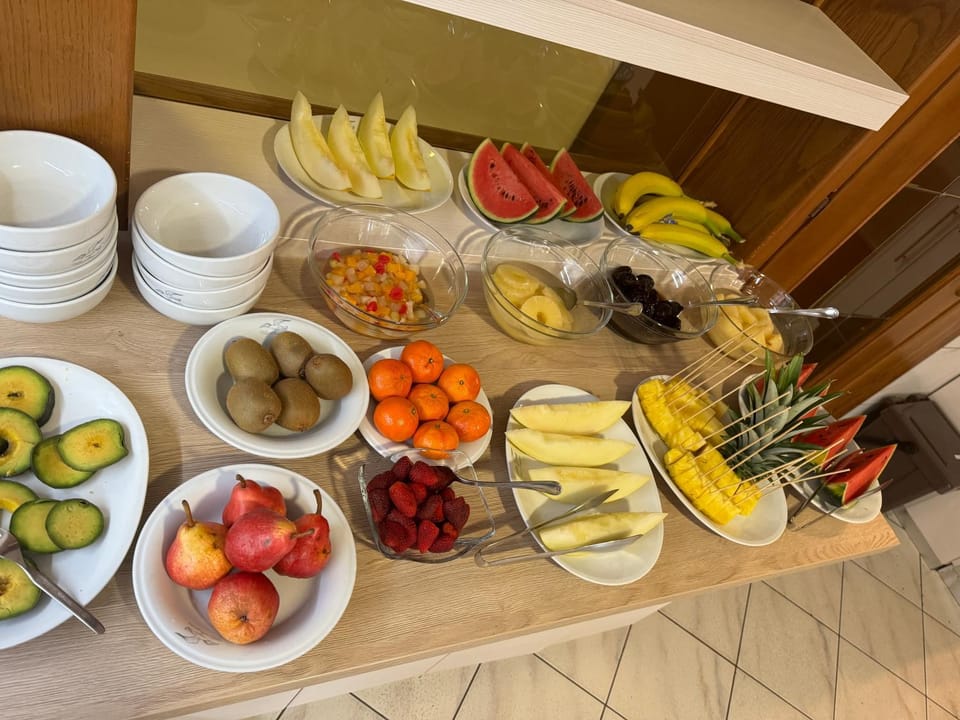 Food and drinks, Food, Breakfast, Continental breakfast, Buffet breakfast