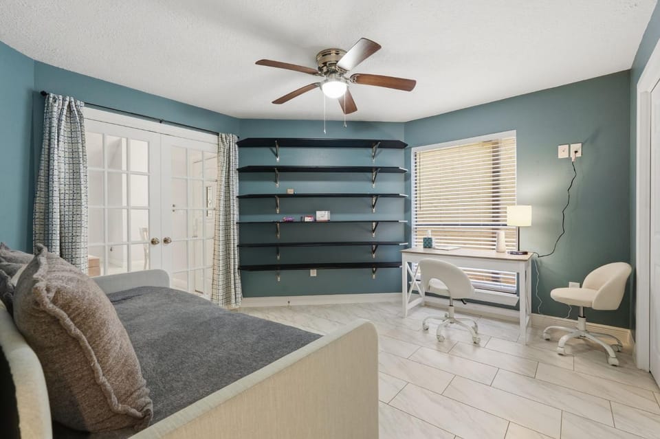 Serene Waterfront Haven Spacious 3BR in Newport House in Houston