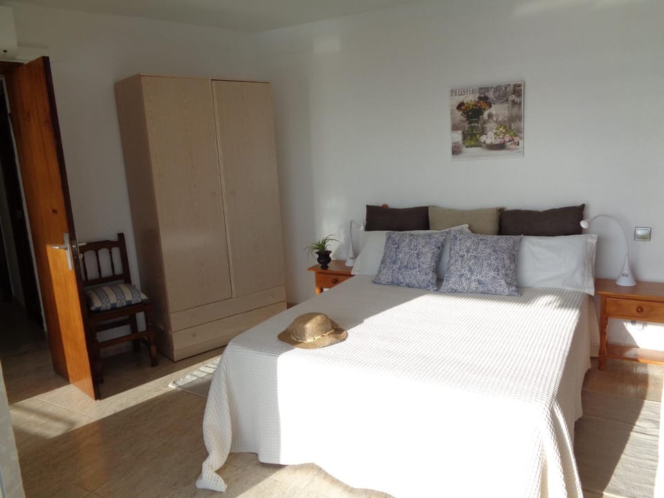 Bed, Photo of the whole room, Bedroom, Sea view, wardrobe