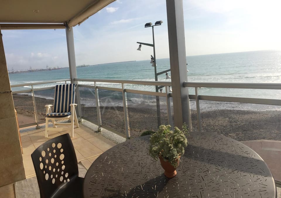 Patio, Natural landscape, View (from property/room), Balcony/Terrace, Dining area, Beach, Sea view