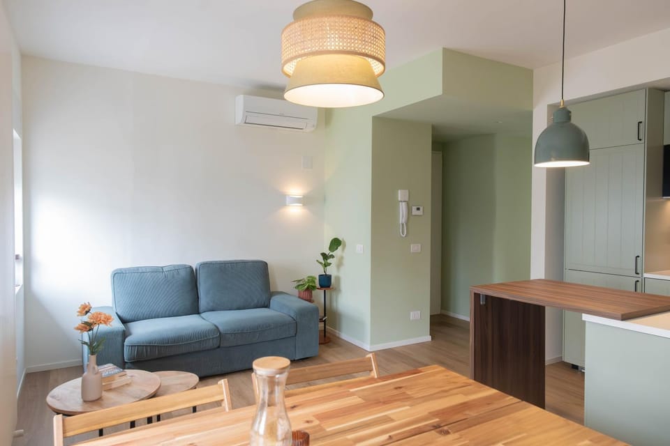 Coffee/tea facilities, Breakfast, Dinner, kitchen, air conditioner