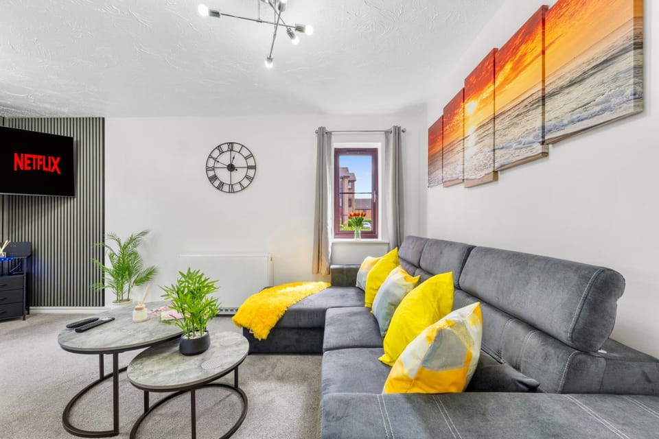 Cozy Modern High Spec Stylish Apartment Fast WIFI and Sky Apartment in Aylesbury