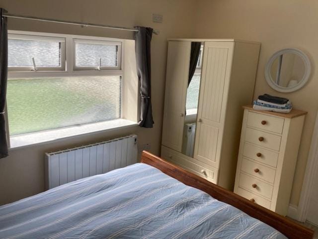 MeadowView Apt B -2 mins walk Carrigaline town -sleeps 4 - 2 Adults and 2 Kids Apartment in County Cork
